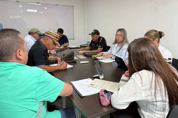 Estas medidas incluyen el diseño y entrega de talleres y guías de aprendizaje, orientaciones claras para el trabajo autónomo de los estudiantes. Foto Alcaldía 