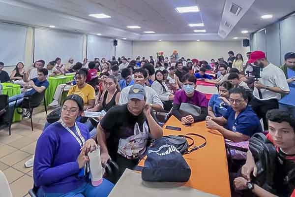 En un espacio de diálogo con directivos, estudiantes emprendedores expresaron posturas sobre la regulación de ventas al interior del campus. Foto Unimagdalena
