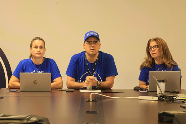 Dalis Daza, Directora de Servicios Empresariales; Fabián Granados, Representante Legal suplente; Bibiana Ovalle, Directora de Registros Delegados y VUE. Foto derechos reservados EL INFORMADOR 