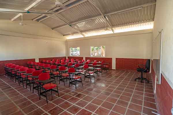 Las tres nuevas aulas hacen mejora de las condiciones para el aprendizaje de niñas, niños y adolescentes de la jurisdicción. Foto Fenoco
