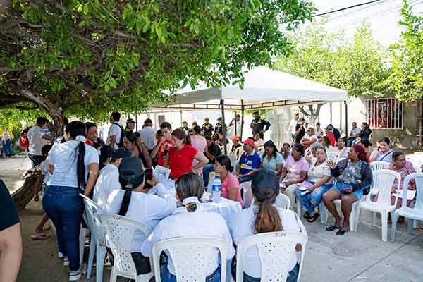 La presencia institucional permitió escuchar de primera mano las necesidades del sector y avanzar en soluciones concretas para las familias. Foto Alcaldía de Ciénaga
