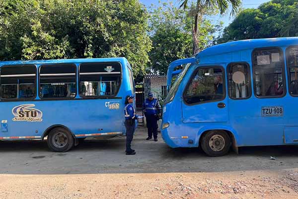 Fueron intervenidas más de 30 busetas pertenecientes a las empresas Transportes Bastidas y Consorcio Ziruma. Foto Alcaldía 