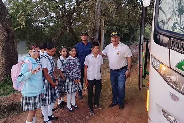 Con este beneficio, los estudiantes podrán movilizarse entre sus instituciones educativas y sus hogares con total seguridad. Foto Facebook Alcaldía de Guamal