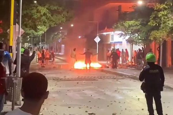 Imágenes de la grave situación registrada la noche del pasado lunes en el Centro Histórico de Santa Marta. Foto cortesía
