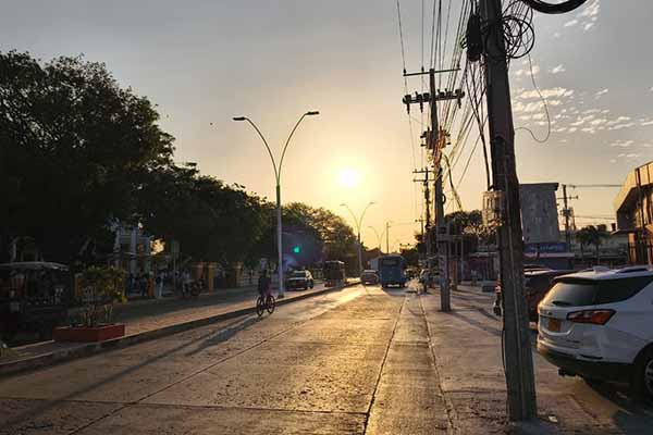 Aunque el Caribe colombiano tendrá predominio de tiempo seco durante el puente festivo, autoridades mantienen alertas por oleaje y recomiendan precaución ante posibles lluvias en distintas regiones del país. Foto derechos reservados EL INFORMADOR 
