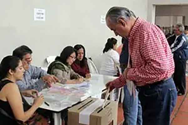 Imagen de referencia de un ciudadano ejerciendo su derecho al voto. Foto Registraduría