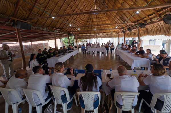 Delegados de la Registraduría en el Magdalena, presentes en el municipio de Sitionuevo, Magdalena, ultimando detalles para las atípicas. Foto Registraduría  