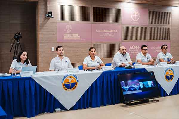 Directivos de la Universidad del Magdalena recibieron el informe de los pares evaluadores del Consejo Nacional de Acreditación. Foto Unimagdalena 