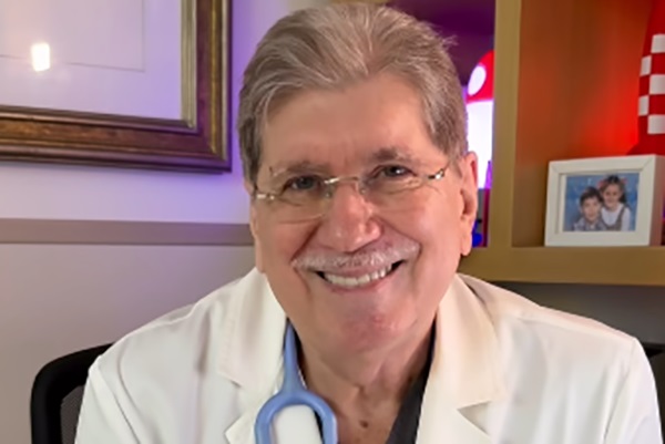 Hernando Villamizar, médico pediatra. Foto Doctor Villamizar en Facebook