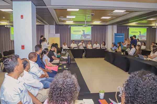 Como parte de los acuerdos, la Cámara de Comercio puso a disposición sus sedes municipales para jornadas de orientación para empresarios, promoviendo decisiones informadas en materia contable y tributaria en el Magdalena. Foto CamComercio