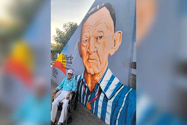 Edilberto ‘Mono’ Rada, referente del liderazgo comunal en Santa Marta, continúa activo a sus 95 años, defendiendo el desarrollo de Bastidas y soñando con una ciudad con acceso digno al agua potable. Foto cortesía 