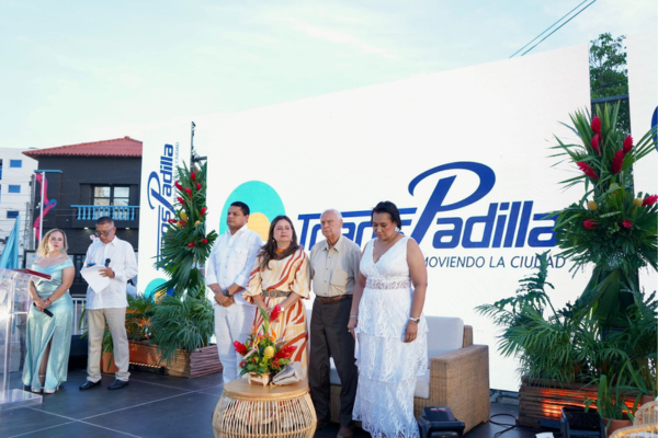 El evento de lanzamiento se realizó en el parque Nicolás de Federmán, frente al mar Caribe, con la presencia de la ministra de Transporte, María Fernanda Rojas.  Foto cortesía La Guajira Hoy/Clímaco Rojas 