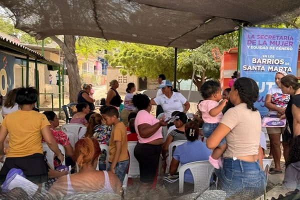 Más de 31 mil mujeres y sus familias han sido beneficiadas con programas de liderazgo, emprendimiento, prevención de violencias y atención integral impulsados por la Alcaldía de Santa Marta. Foto Alcaldía 