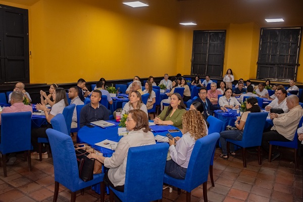Mesa principal del desayuno de trabajo “Egresado, ¿Cómo vamos? En Unimagdalena. Foto Unimagdalena