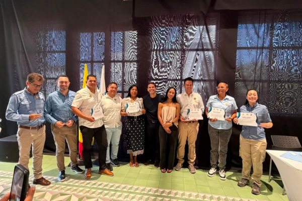 José Domingo “Chelito” Dávila, director de Indetur, lideró la entrega de reconocimientos a organizaciones y actores estratégicos comprometidos con la sostenibilidad y conservación de las playas de Santa Marta. Foto derechos reservados EL INFORMADOR.