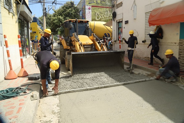 La administración asegura soluciones definitivas que fortalecen la infraestructura vial y mejoran la seguridad de todos los ciudadanos. Foto Alcaldía 