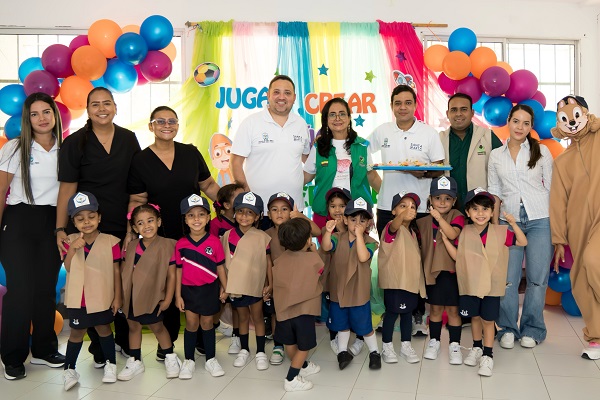 El secretario David Farelo Daza participó en una de las jornadas de “Las Voces de los Peques”, una estrategia orientada a fortalecer la protección integral de la primera infancia en Santa Marta. Foto Alcaldía 