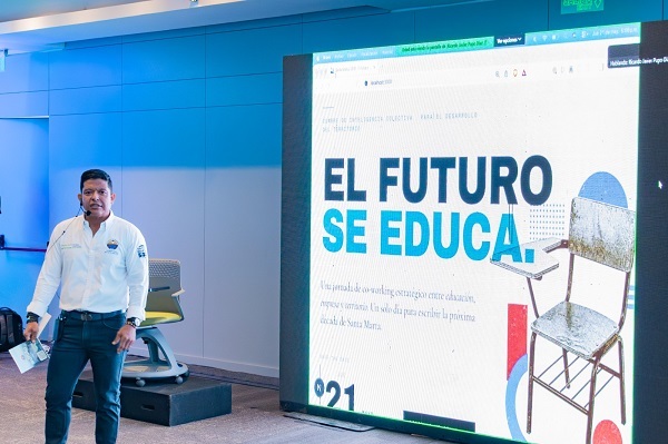 El rector Pablo Vera sostuvo un diálogo con empresarios y líderes del sector productivo y económico para visionar la educación de la ciudad. Foto Unimagdalena 