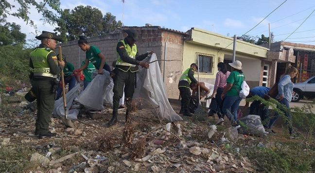En total, fueron recogidas dos toneladas de basura que, además, fueron dispuestas por la entidad ambiental para el debido proceso de reciclaje y reutilización.