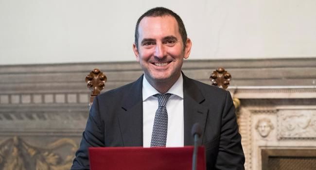 Vincenzo Spadafora, ministro del deporte aseguró que se están siguiendo las peticiones llegadas por el mundo del deporte por lo que se ha permitido que se jueguen partidos a puerta cerrada.