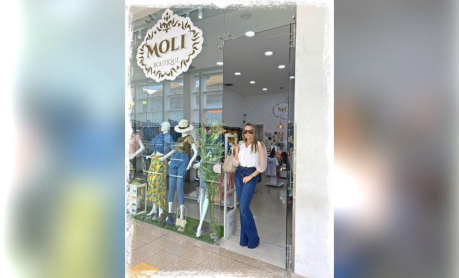 La empresaria Vianchy Camacho, propietaria de un almacén de prendas de vestir, con el nombre de Moli Boutique, que por sus siglas significa Mujeres Organizadas Liderando Ideas