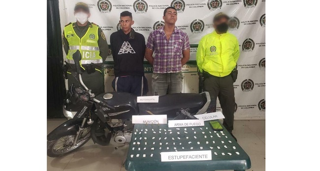 Dionisio Moreno Peñaloza y Luis Francisco Murillo Euse, detenidos para que respondan por varios delitos ante las autoridades.