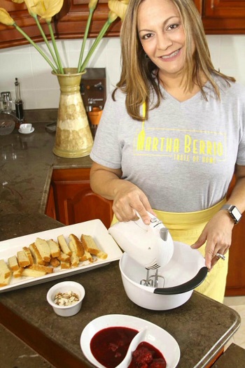Uno de los ingredientes principales del postre son los deditos de galleta, en su reemplazo también se pueden utilizar bizcochuelos. 