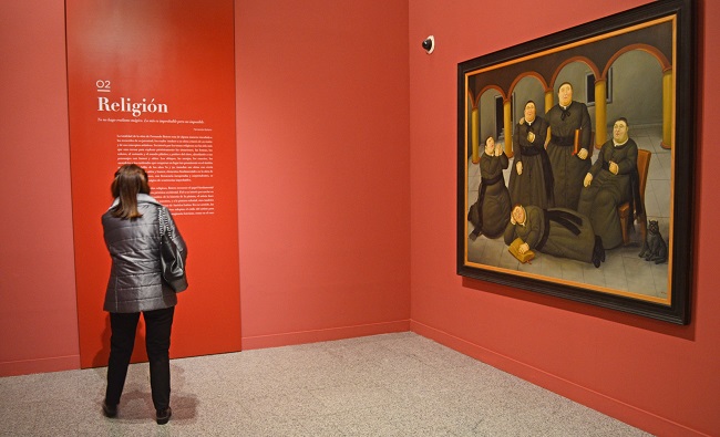 Fernando Botero es, sin duda, uno de los pintores latinoamericanos más representativos del siglo XX. Como resultado de sus 70 años de trayectoria artística, el maestro colombiano ha producido más de 3.000 oleos, 200 esculturas y 12.000 dibujos a lápiz, carboncillo y sanguina.