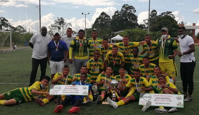 Talento Los Almendros se quedó con el título tras derrotar en un emocionante partido al también samario Academia Europea en la final de la Copa Del Café en Pereira.