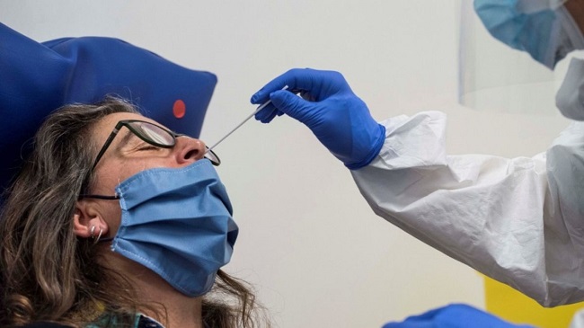 El Ministro de Salud agregó que se debe "mantener el uso de tapabocas, distanciamiento físico, seguir los protocolos de bioseguridad.