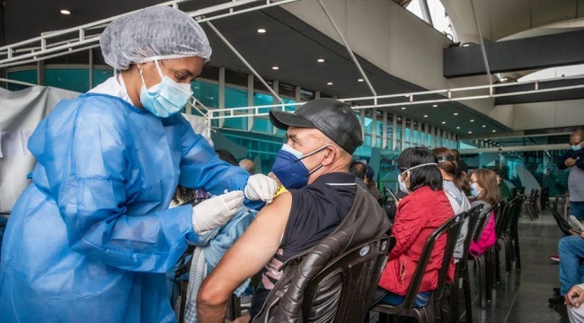 Colombia se encuentra en estos momentos avanzando sobre la cuarta etapa, vacunando mayores de 50 años en adelante.