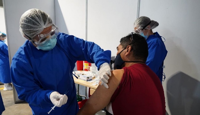 El presidente Iván Duque les hizo un llamado a todos los colombianos para que se vacunen y evitar así un posible tercer pico de la pandemia.