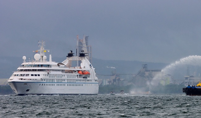 Crucero Star Breeze de la línea Windstar Cruise con 87 turistas a bordo, atracó este martes en Cartagena.