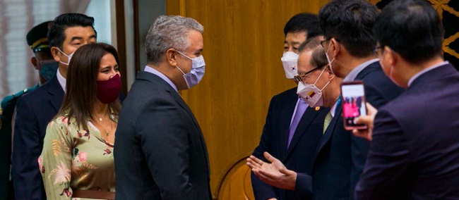 El Presidente Duque indicó que uno de los objetivos de su Visita de Estado a Corea es abrir más comercio de Colombia en este país, y llevar más inversión coreana al país.