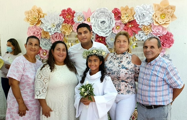 Mariana con sus padres, Alberto Guerrero, Ligia Corredor, sus tíos Patricia Corredor, Emilio Lorenzo y su abuela materna Nora Lozano.