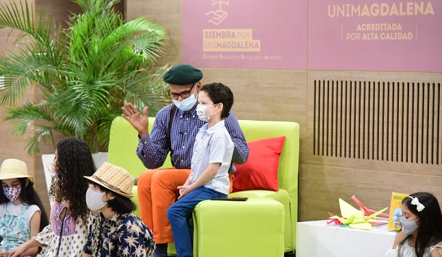 La franja de la lectura se tomó los escenarios de la Universidad del Magdalena en el primer y segundo día de la Feria Internacional del Libro, las Artes y la Cultura de Santa Marta – FilSMar 2021. 
