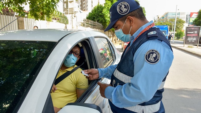 La Secretaría de Movilidad busca hacerle frente a la prestación de servicio ilegal de transporte con vehículos particulares. 