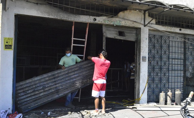 El almacén de pólvora ‘El Vaquero’, quedó destruido luego de incendio en la tarde del domingo.