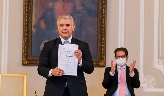 Iván Duque durante la sanción de la ley que busca la adhesión de Colombia a la Organización Internacional del Cacao.