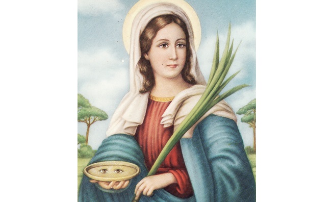 Existe la leyenda de que fue la belleza de los ojos de Lucía la que no permitía descansar a uno de sus pretendientes, por lo que ella se los arrancó y se los envió. Lleno de remordimiento e impresionado por el valor de Lucía, el pretendiente se convirtió al cristianismo. Una leyenda medieval decía que, cuando Lucía estaba en el tribunal, aun sin ojos, seguía viendo, según recoge la Wikipedia.