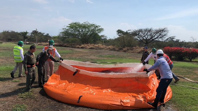 Por medio de un sitio de almacenamiento de agua dulce, se extrajo el líquido que posteriormente permitió el llenado de la piscina a través de uno de los tanqueros de la empresa.