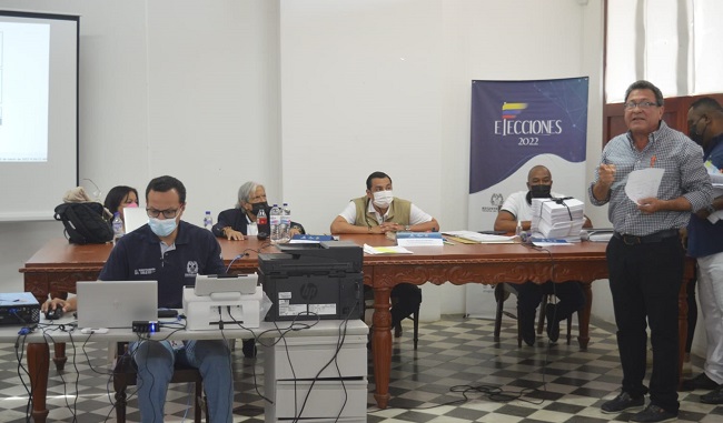 Rodolfo Quant, abogado y experto en procesos electorales cuando exponía sus argumentos ante la Comisión Escrutadora departamental en Santa Marta.