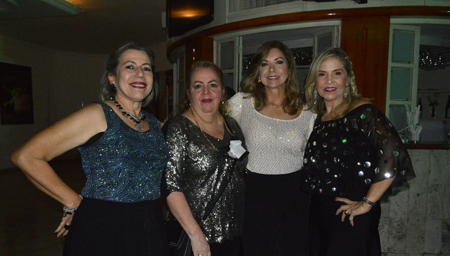 Gloria Lacouture acompañada de María Teresa Vives, Lourdes De la Hoz y Carmen Sofia Ropaín.