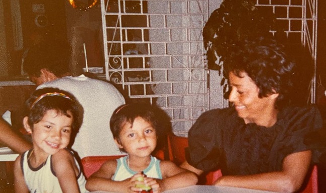 Martha Beatriz junto a sus sobrinas Liliana e Ingrid Ruiz Avendaño.