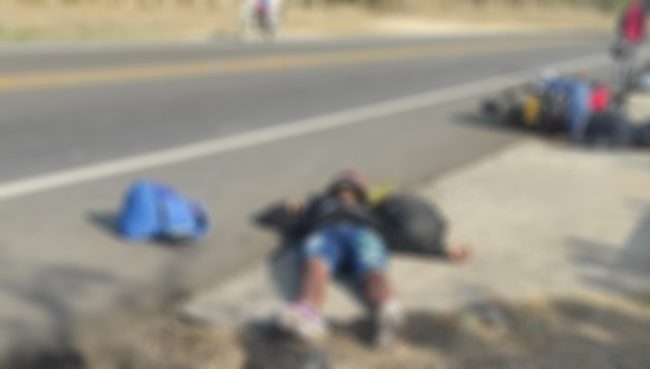 Los cuerpos sin vida de los dos motociclistas quedaron a un lado de la carretera Ruta del Sol 2, o Vía Alterna, tramo entre Santa Marta y Ciénaga.