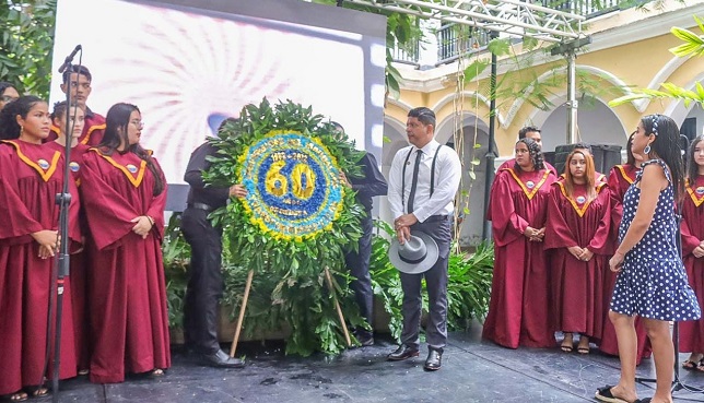 En un albergo de emociones el rector Pablo Vera Salazar recordó los inicios de la Universidad del Magdalena.