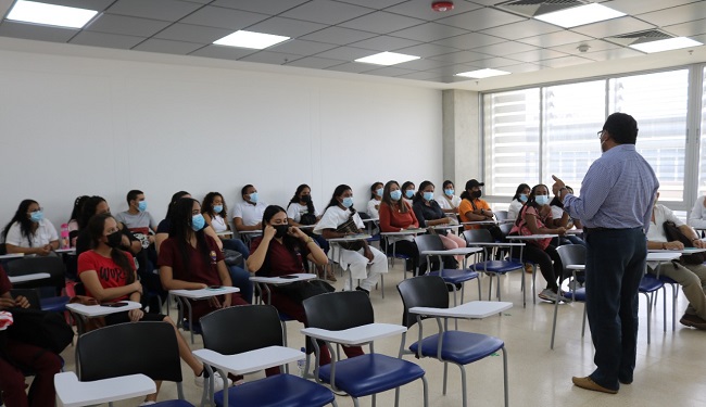 En su primer día de clases, los estudiantes hicieron un recorrido por la Alma Mater en donde conocieron el Campus.