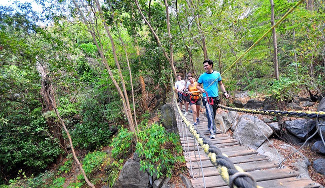 El senderismo es una de las actividades que se pueden hacer en distintas zonas rurales de Santa Marta.