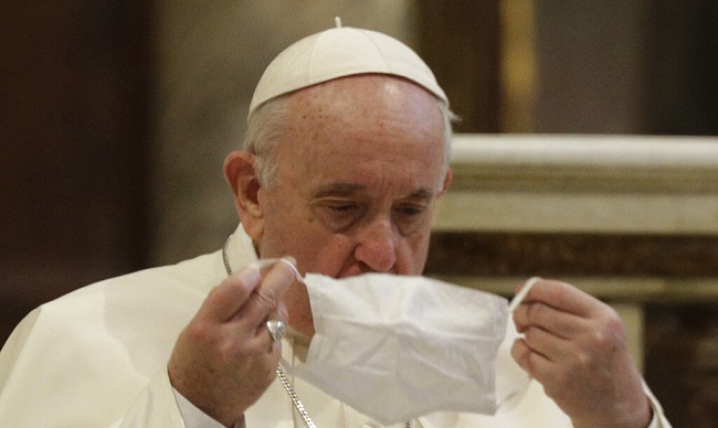 El papa Francisco criticó el recorte de los recursos destinados a la salud en algunos países.