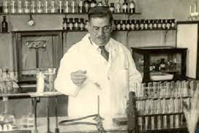 Doctor Juan Antonio Sánchez, propulsor de la instauración de una profesión bioquímica con fuertes bases científicas y profesionales.